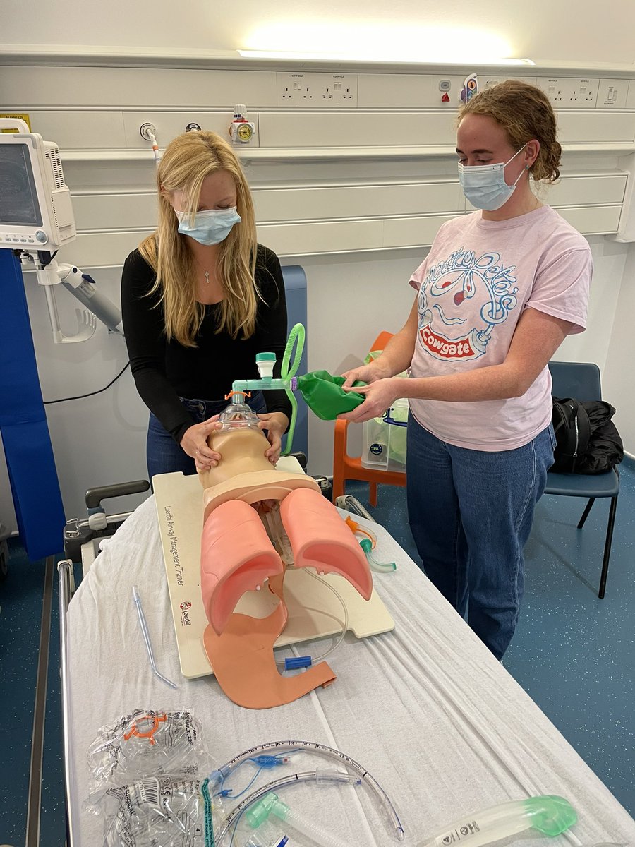 CarolineHughes1's tweet photo. Airway training @EdinburghEM with @NicolaDiRollo Doing the basics well and some FONA skills #knowyourkit #skillsanddrills #nurseskills #RSIsafteychecklist https://t.co/VP0WnAT31n