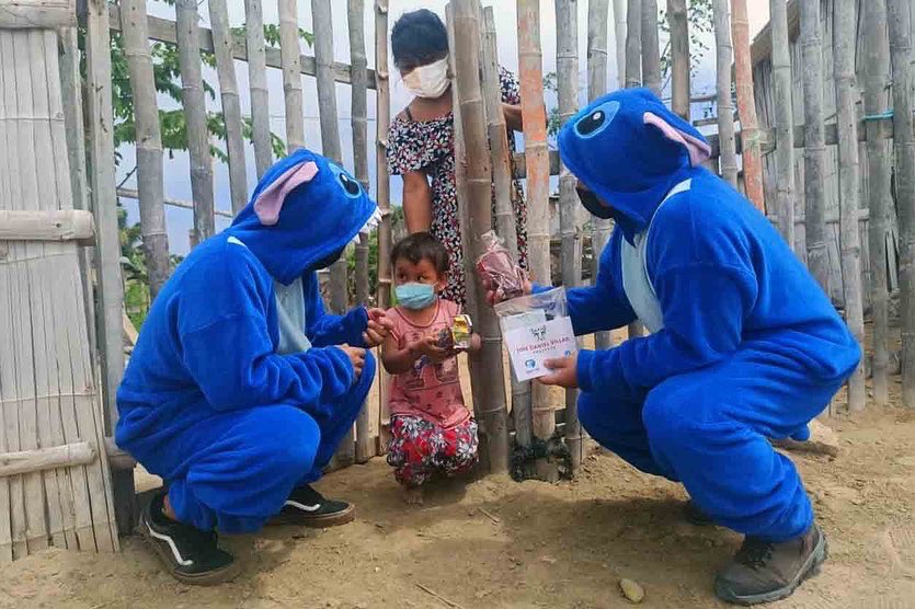 SomosVidaSE's tweet photo. Llegamos  al cantón Salinas, sector San Raymundo II con kits de bioseguridad para nuestros niños del proyecto Desarrollo Infantil Integral. 
¡Todos nos cuidamos!

Proyectos Sociales 
#SomosVida💚💙💙
@PrefecturaSE 

@JDanielVillao 
Con trabajo 
#LosSueñosSePuedenHacerRealidad https://t.co/snhGP2BQy3