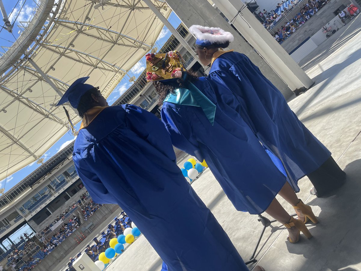 _silvergal's tweet image. Congratulations Harding Class of 2021 ❤️ #hardingstrong #hardingpride