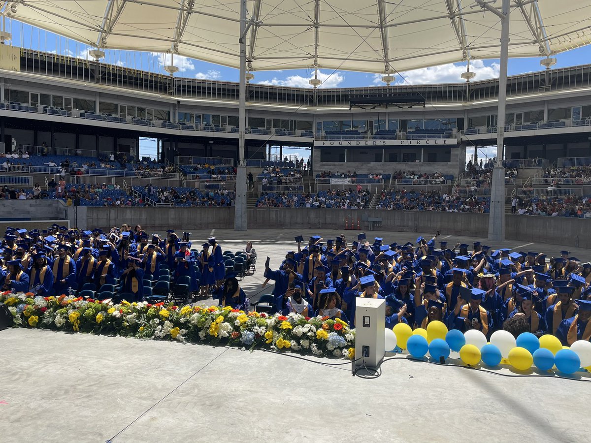 _silvergal's tweet image. Congratulations Harding Class of 2021 ❤️ #hardingstrong #hardingpride