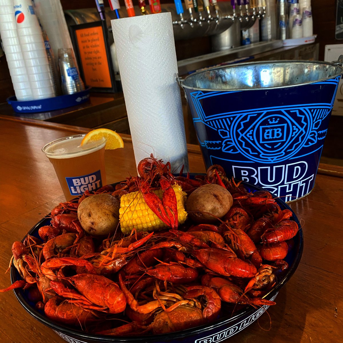You don’t want to miss out on your last few chances to enjoy your favorite crawfish!! Crawfish season is about to end!! Y’all stop by for a few lbs and some cold beer!! We open at 5pm. #crawfish #shrimp #crablegs #beer #craftbeer #dinner #greatfood #goodtimes #livemusic