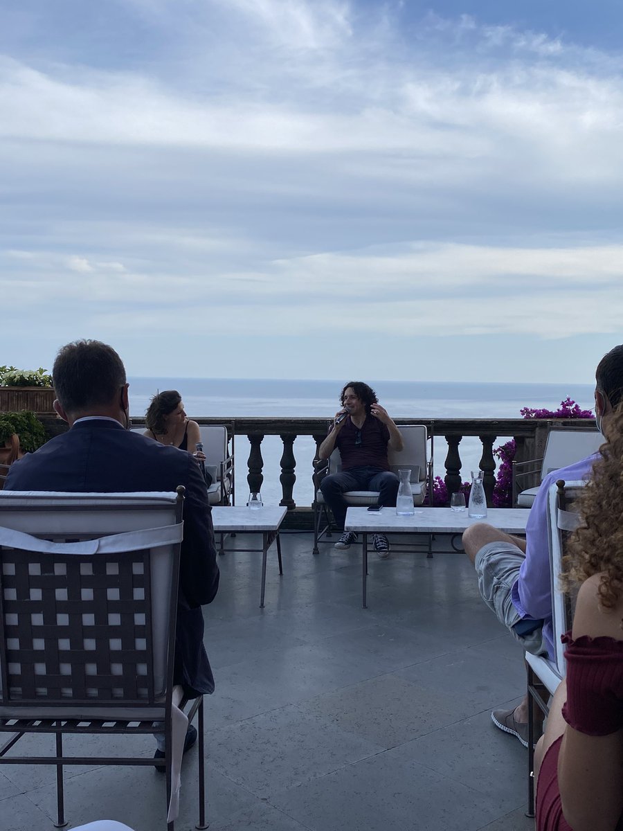 mrjones1981's tweet photo. Diciamo che ce lo meritavamo che questo il primo incontro pubblico post Covid fosse non sono letterario, non solo a Positano, ma anche con un po’ di belle chiacchierate #Balzano #Missiroli #Lipperini https://t.co/XvEOJx5Xln