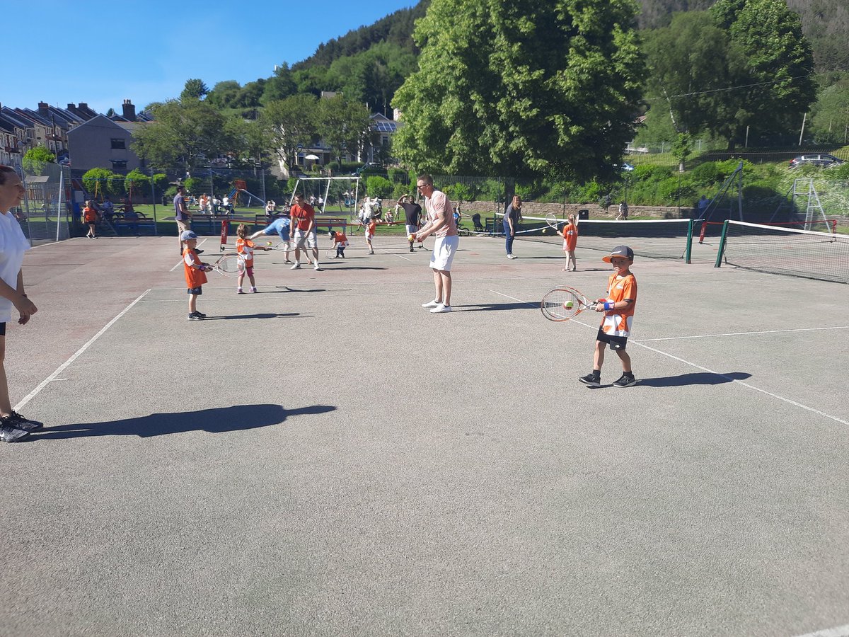 The final week of our Tuesday LTA Youth Start courses yesterday and what a final week! 🙌🎾

It's fantastic to see how the children and have improved and developed their skills over rather last 6 weeks!  👍🙌👏

Looking forward to continuing the sessions throughout the summer!
