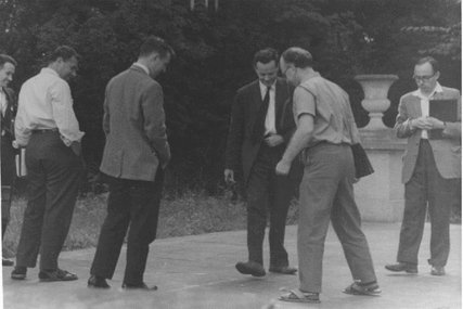 phalpern's tweet photo. Who knew that American physicist Richard Feynman was amazing at hopscotch?  

Here's the proof, courtesy of Polish physicist Marek Demianski https://t.co/yGsyvH02wT