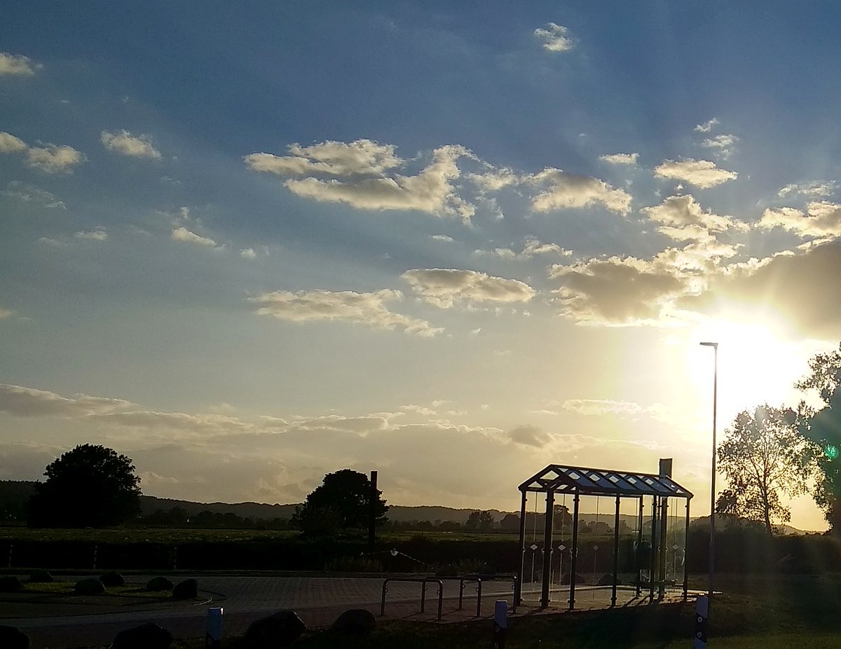peac4love's tweet photo. 💐🍸🍷🎶🌈🌅#Sunset 🌳🌊🌿☘🏞#NeuDarcau🌳🌼🌙#GoodEvening Friends!🌖🌾🎨❤🌤☮✨☮peace☮✨love💖✨ No war!🌎🌳🚴‍♀️🏕🍀🌱🥀🌷#COVIDー19 #staysafe https://t.co/iLMMhUuOoM