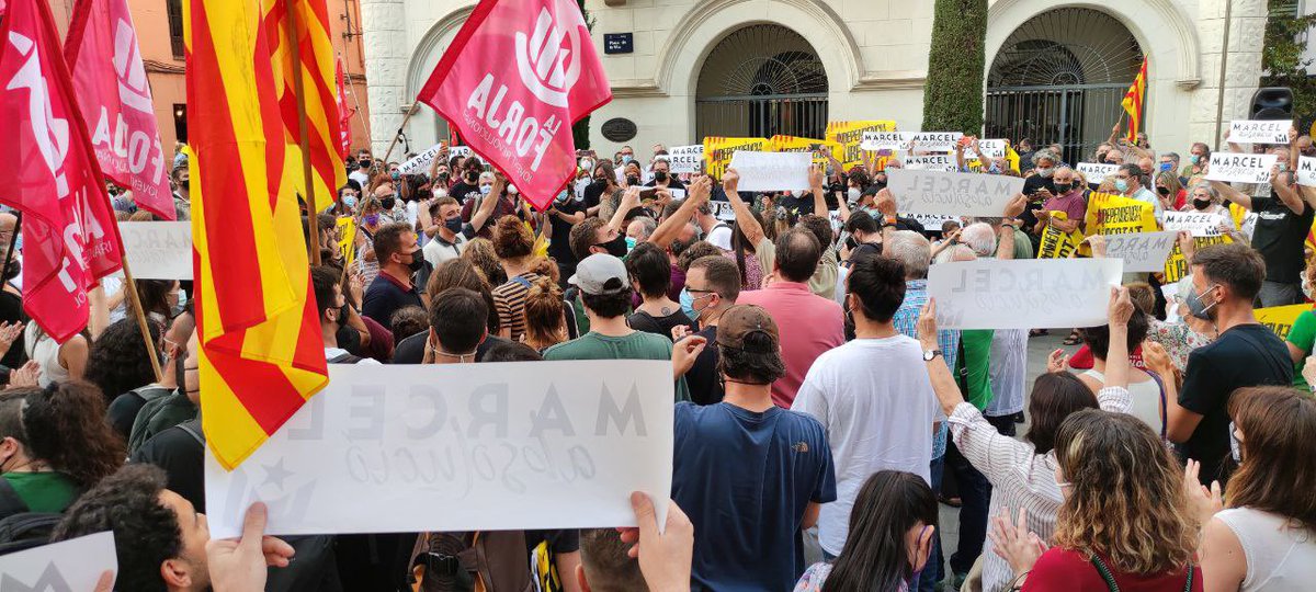 jcc_cat's tweet photo. 📆Avui hem estat a Badalona a la concentració en suport d’en @MarcelVR1. 

✊🏻Si la Generalitat segueix perseguint i reprimint les protestes socials, ens tindran al davant! https://t.co/o4vbJoySLw