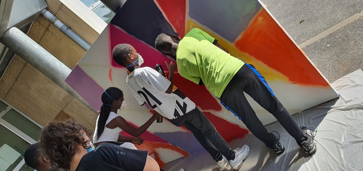 92 styles tweet media