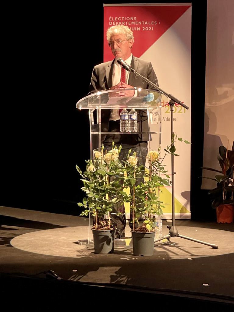 CFouillere's tweet photo. Une belle soirée pour présenter le projet social, écologique et citoyen de la majorité départementale @esolidaires35 avec Jean-Luc Chenut et Bernard Cazeneuve ! Beaucoup d’enthousiasme et d’énergie à quelques jours du 1er tour des #Départementales2021 en Ille-et-Vilaine. https://t.co/KwqKYxEord