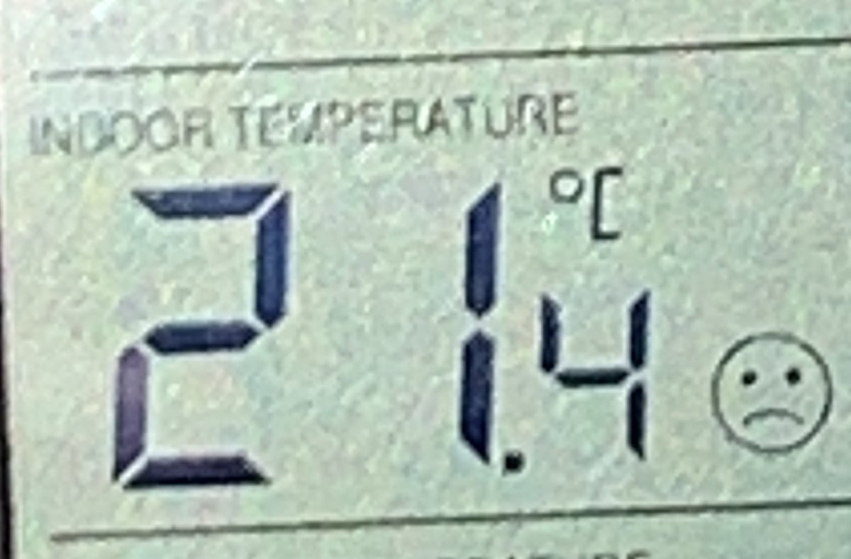 Wollte mich kurz aus dem Homeoffice melden. Dem smiley ist wohl immernoch zu warm. Tagsüber 21°C ist auch ein Verbrechen.