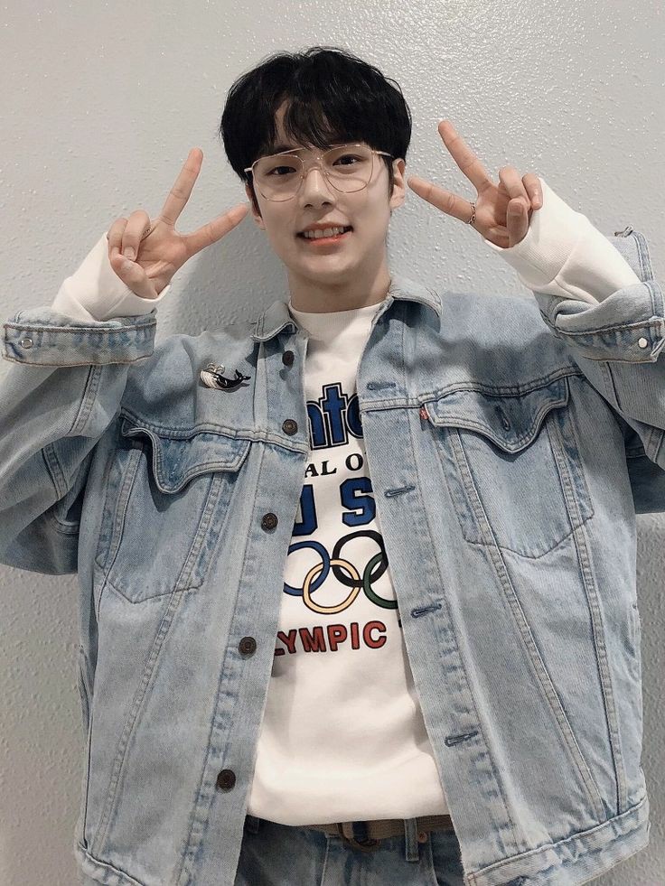 Yaşlı amcacım kalpin vardır diye üstüne gelmek istemeyiz !!
Ama şu yakışıklılığa bakarmısın nasıl değil dersin yoksa yaştan dolayı gözde mi gitti 
#ApologizeToMinhyuk 

We love you Minhyuk you so handsome 
<a href="/OfficialMonstaX/">몬스타엑스_MONSTA X</a>