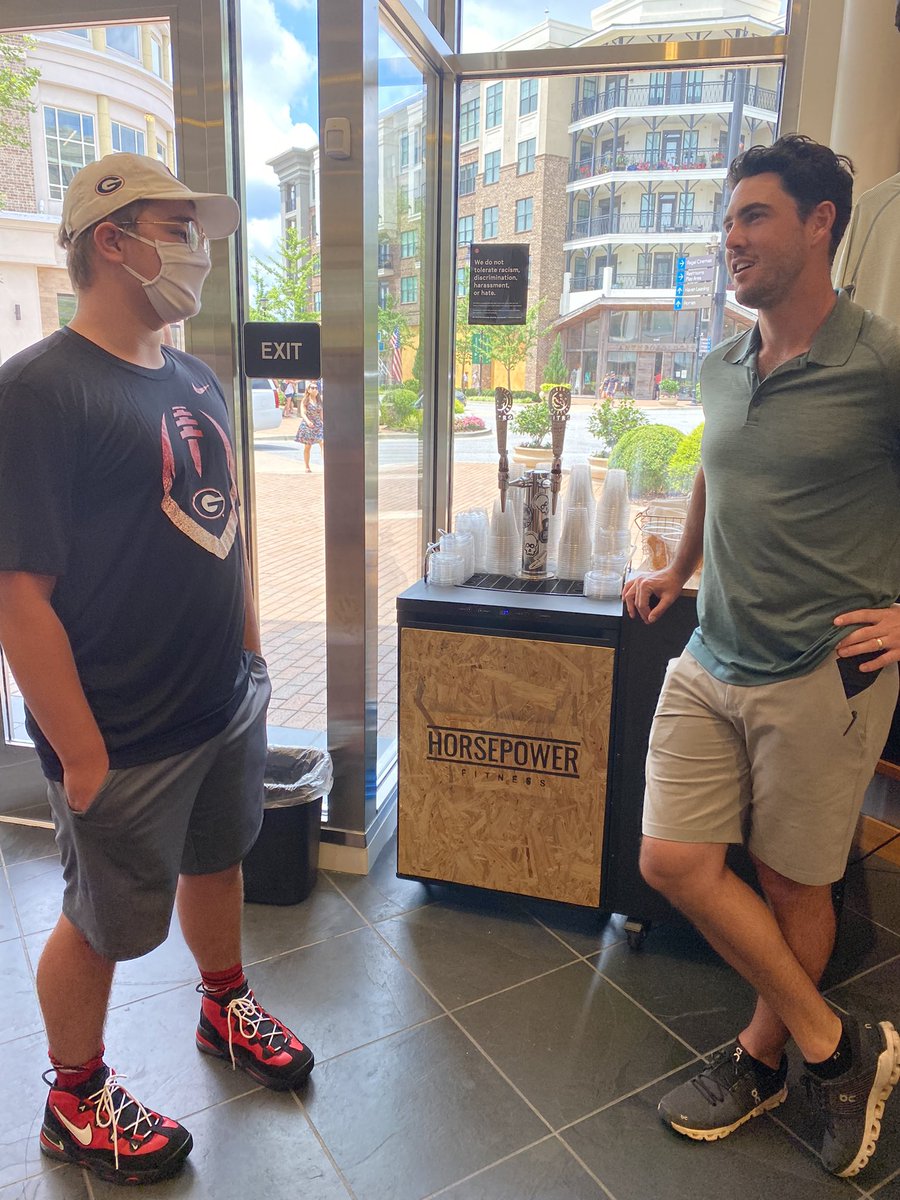 kiersy823's tweet photo. One of my kids got to chat with @aaronmurray11 and he just is such a cool kid! Love him so @Deanne_McD thank you for this week! Needed it #teacherlife  Very nice to meet this hero of Jackson’s and his beautiful family! https://t.co/aTvZRYlFA3