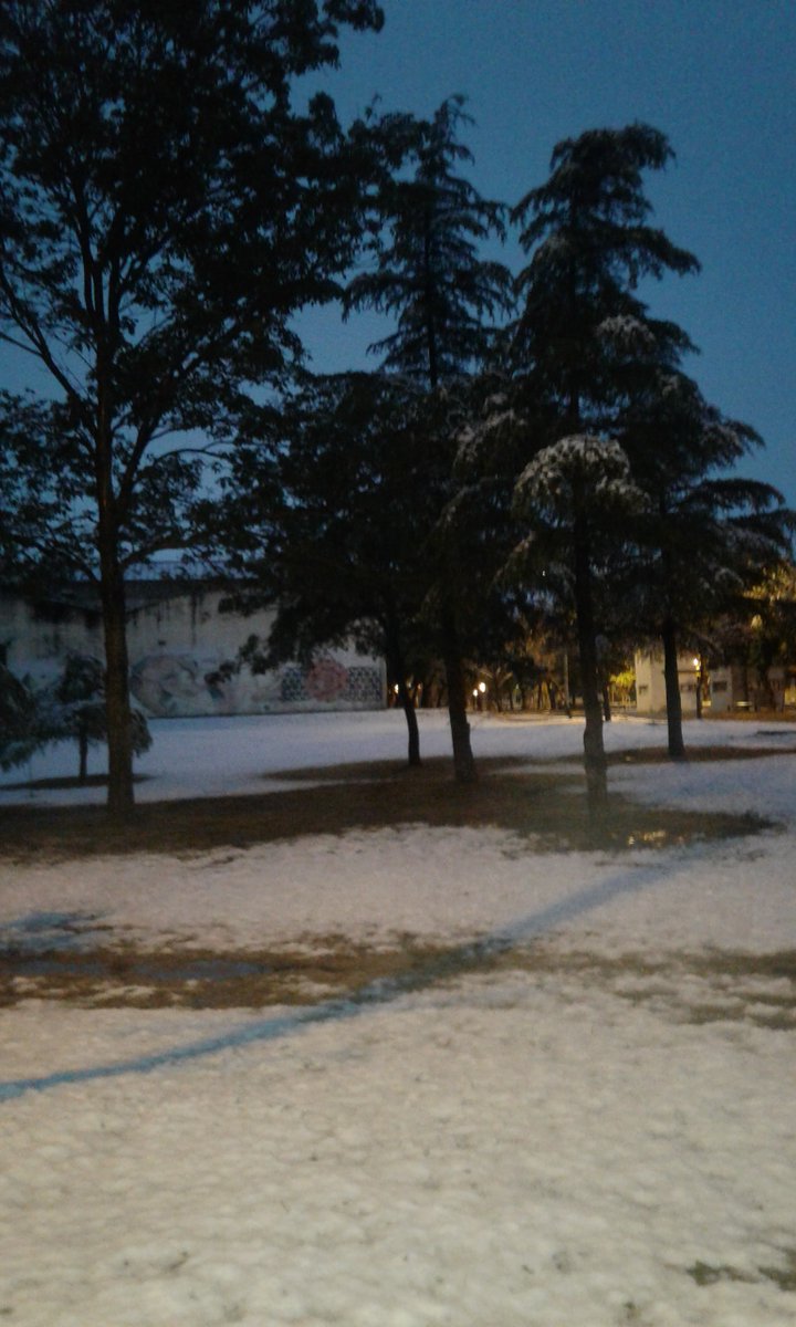 MariaVaieretti's tweet photo. Hermosa nevada en Córdoba ciudad! 😌❄️❄️ https://t.co/qMHdgdVftT