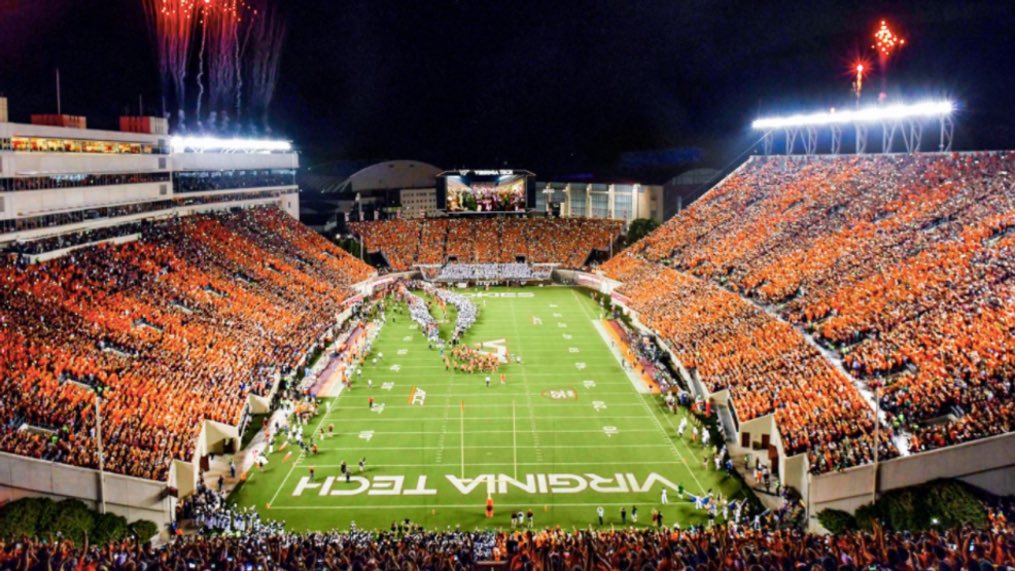 Chrisboyd_2136's tweet photo. Blessed and honored to say that I’m committed to play football at Virginia tech!! @MarkDHokies @JackInTheBox58 @InfoForge @CoachLecht @EvanGWatkins247 https://t.co/ge1t9DGfIO