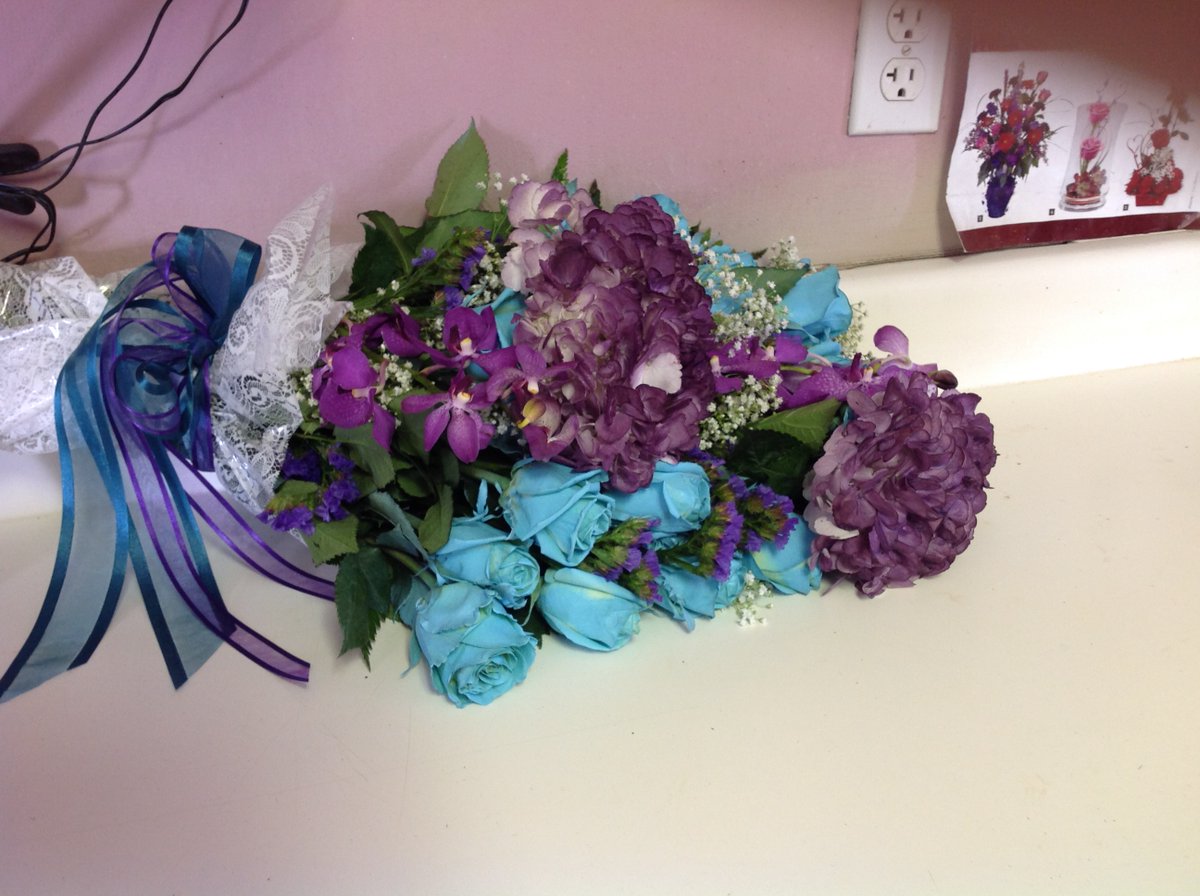 roses_just's tweet photo. It's time to break out in dance...#TheDanceClass recital is this weekend at the REACH Museum and we're ready to celebrate all the dancers with #FlowerWraps and #Arrangements. 
Pre-orders are being taken now. Use our drive through window for easy pickup!  
#justrosesflowersandmore https://t.co/QLQXJaDWQt
