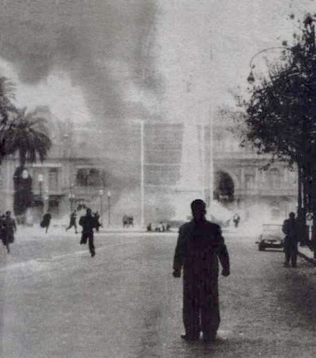 alferdez's tweet photo. El 16 de junio de 1955 las fuerzas armadas bombardearon Plaza de Mayo y dejaron más de 300 muertos. Fue la antesala del golpe de Estado que derrocó a Perón y uno de los hechos más violentos y trágicos de nuestra historia.

Convoco a toda la sociedad a mantener viva la memoria. https://t.co/cnHvfhdIdM