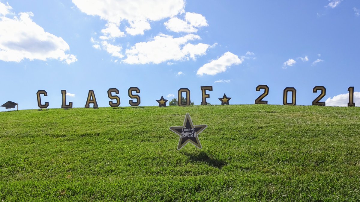 danielroz's tweet photo. We are celebrating our 8th graders as they begin the transition to high school. 
@windsormillms  #WMMSLIFE @BaltCoPS 
@HiXpectations @JohnsonWMMS @kgeorgewmms @regina_ridley  #Classof2021 https://t.co/L07DPJeGuZ