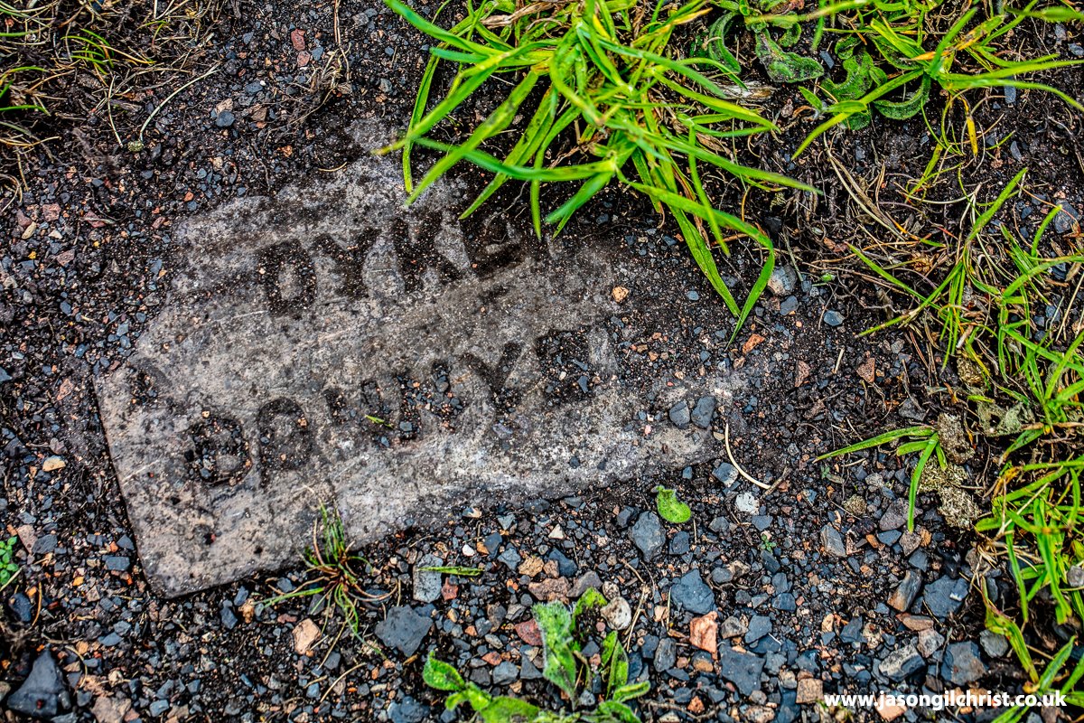 jgilchrist13's tweet photo. DYKEHEAD BONNYBRIDGE. Old brick. Greendykes Bing, West Lothian, Scotland. 
Match @ https://t.co/OUHVkbLD36 via 
@MarkCranston7.
#ScottishBrick #Brick #OldBrick #geoheritage #ScottishHeritage #IndustrialHeritage #GreendykesBing #ShaleBings #WestLothian #Scotland #ScottishBricks https://t.co/LybItADyGa