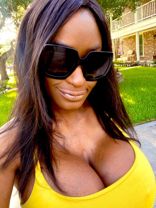 You like how my top fits , see more https://t.co/sWvjULlify #summer #2000cc #Houston #2000ccclub #fitness<a href="/tag/humpday"class="tags"><span>#humpday</span></a><a href="/tag/houston"class="tags"><span>#houston</span></a><a href="/tag/fitness"class="tags"><span>#fitness</span></a><a href="/tag/summer"class="tags"><span>#summer</span></a><a href="/tag/kelliprovocateur"class="tags"><span>#kelliprovocateur</span></a>