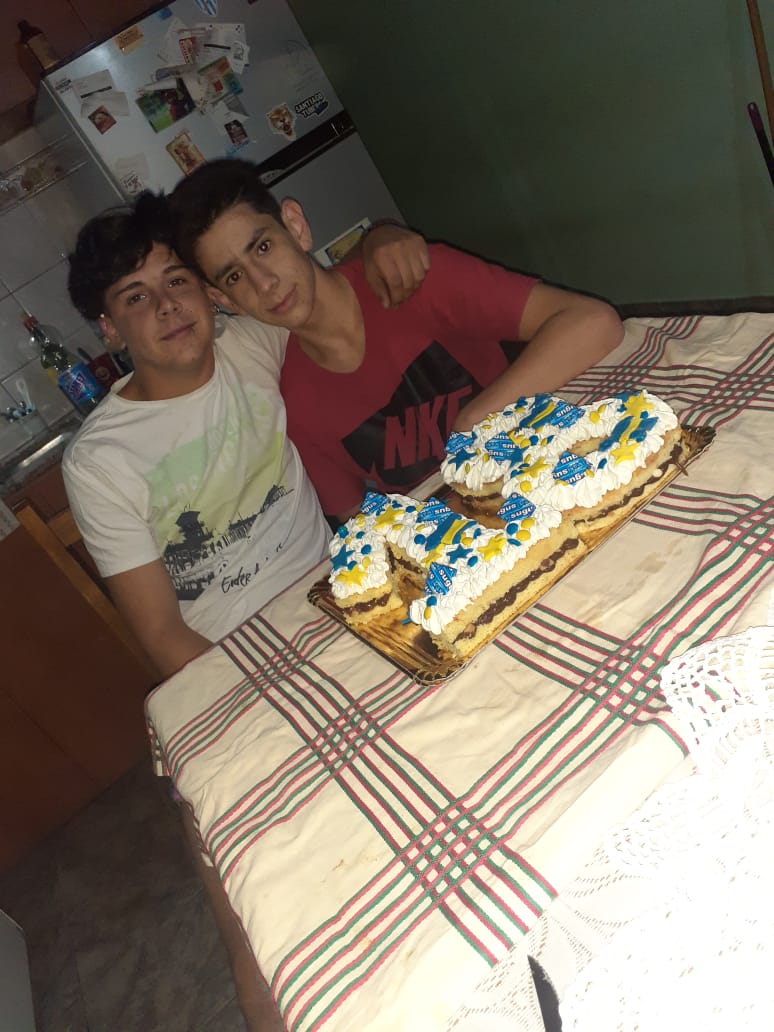agustinriva02's tweet photo. 6 meses ya que no tengo tus besos, tus abrazos, tus palabras, ni tu cariño sincero,  que difícil me la pusiste oreja, te extraño y te amo con el alma entera😇❤️ https://t.co/27syohJ5iD