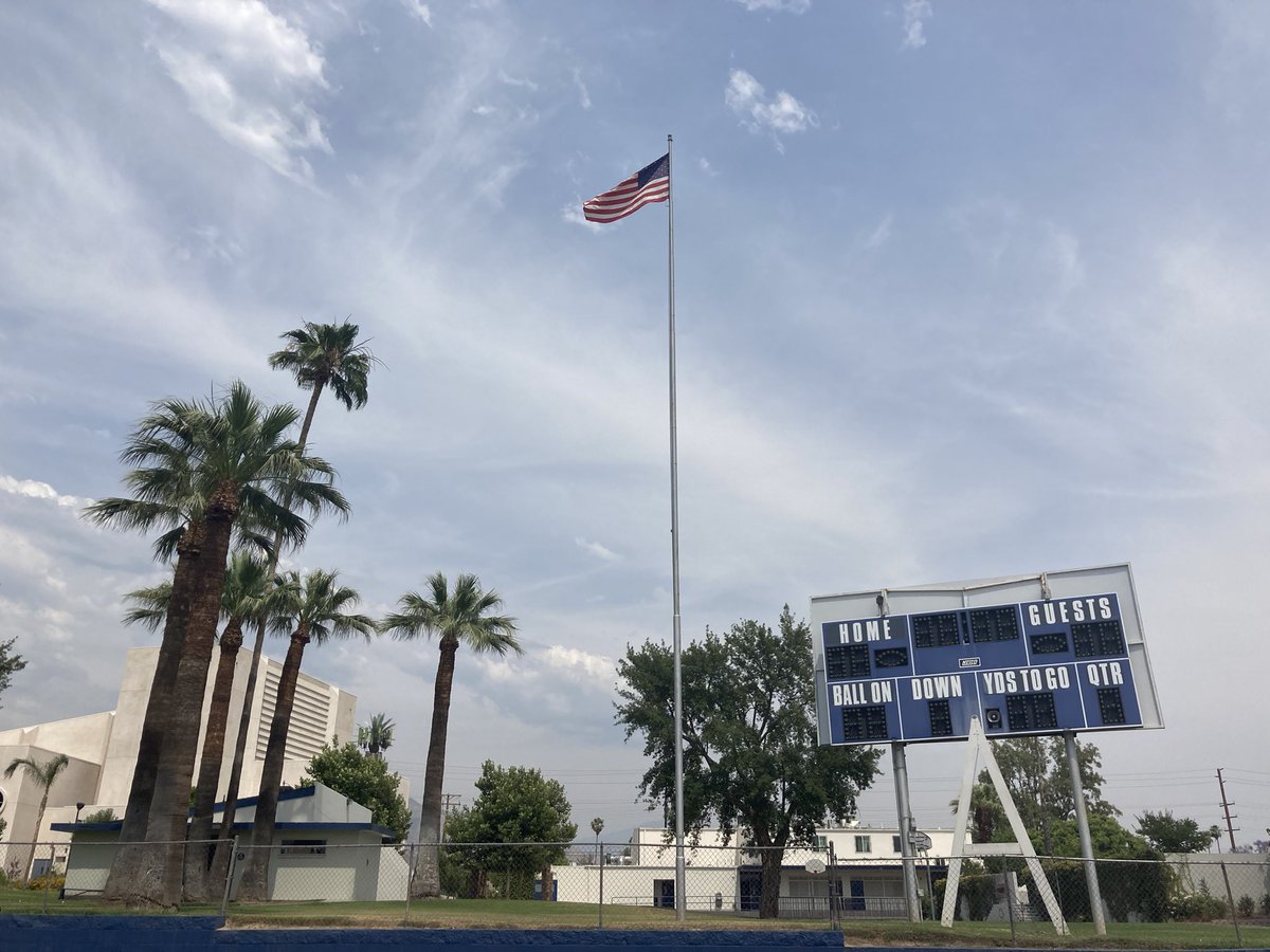 AQUINASHS's tweet photo. Even in the heat, its still a beautiful day on the campus of Aquinas High School ☀️🙏🏽
#LargeEnoughToChallenge
#SmallEnoughToCare
#FalconPride
#WeAreAquinas
#SchoolOfChampions https://t.co/sKkKRdKZqm