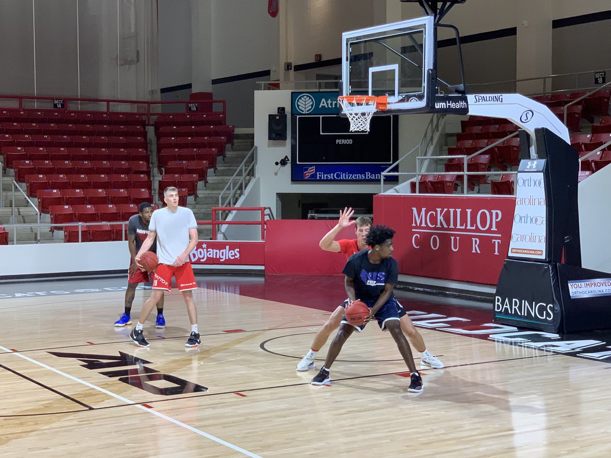 𝙏𝙝𝙚 𝙋𝙖𝙨𝙩 &amp; 𝙏𝙝𝙚 𝙋𝙧𝙚𝙨𝙚𝙣𝙩 breaking in the freshly painted McKillop Court. #TCC #CatsAreWild