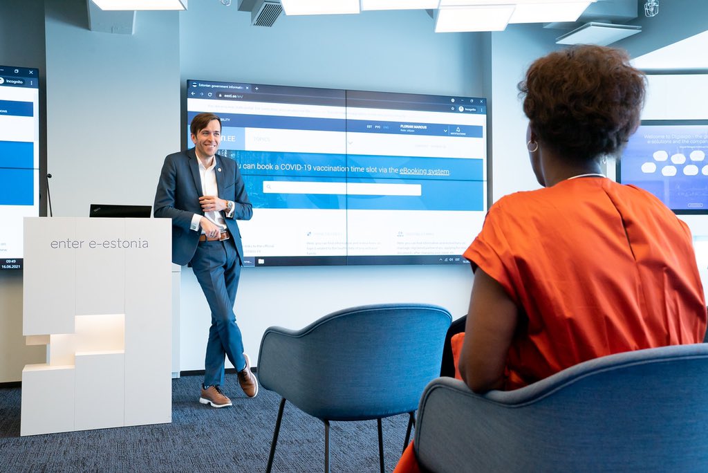 Concluant sa visite en #Estonie, <a href="/LMushikiwabo/">Louise Mushikiwabo</a> a visité le « E-Estonia showroom » qui assure la promotion de l’innovation estonienne. 
Une source d’inspiration pour la #Francophonie dont plusieurs projets phares s'inscrivent dans le domaine du numérique: #Pionnières #Dclic