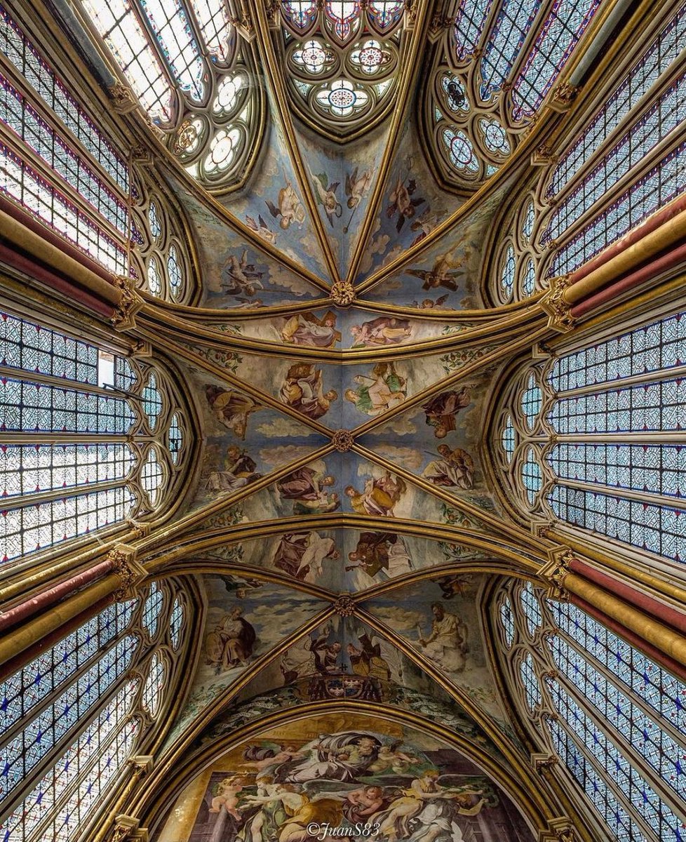 AcademiaAesthe1's tweet photo. The Symmetry Above. https://t.co/kCbC8dn5V4