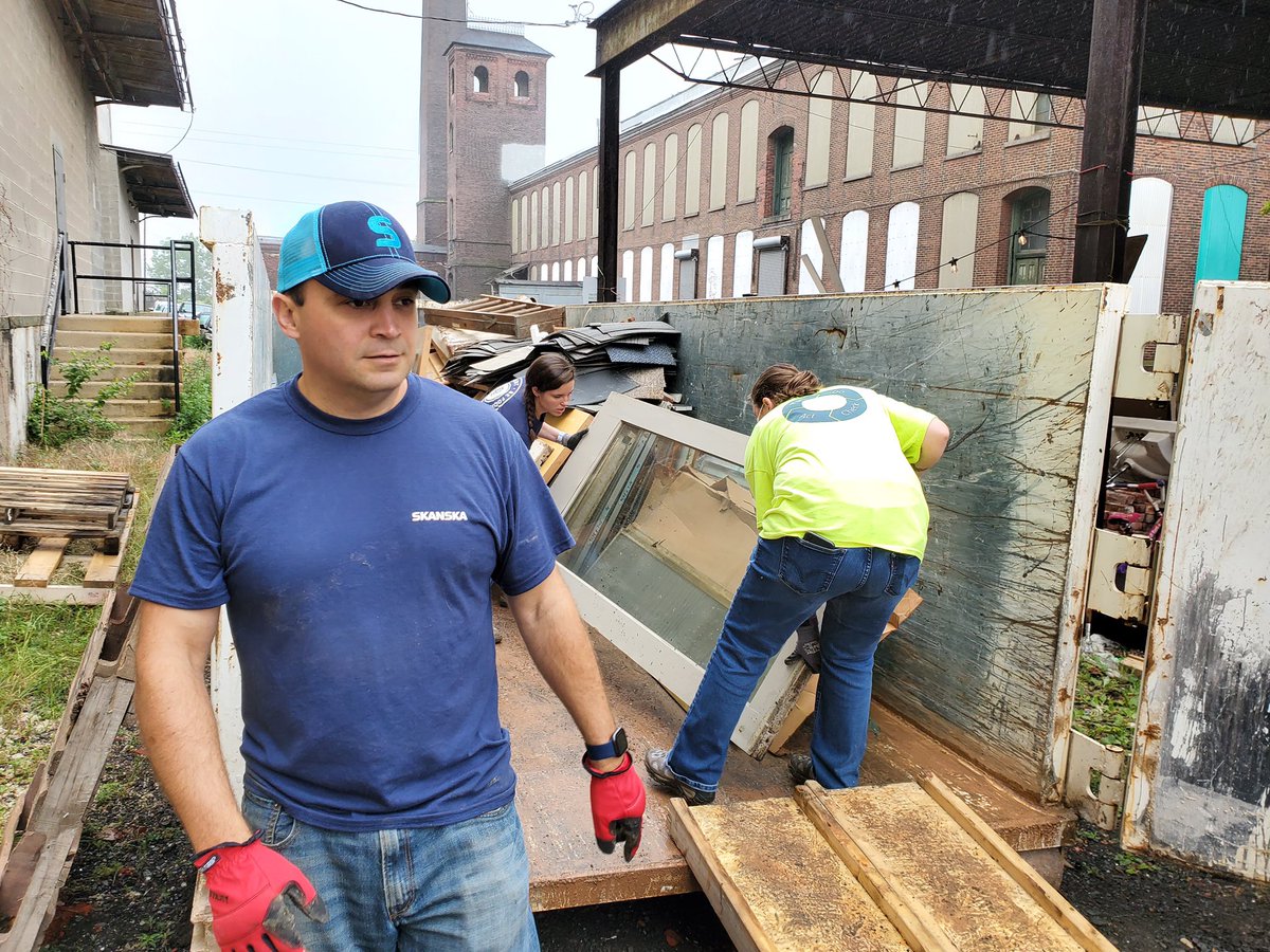 Our #PhillyMetro team volunteered at <a href="/PhillyReclaim/">Philly Reclaim</a> for a day of warehouse cleanup. We're proud to support a local organization that utilizes deconstruction as an engine for economic growth by creating jobs, inspiring revitalization, and creating a hub of sustainable reuse.