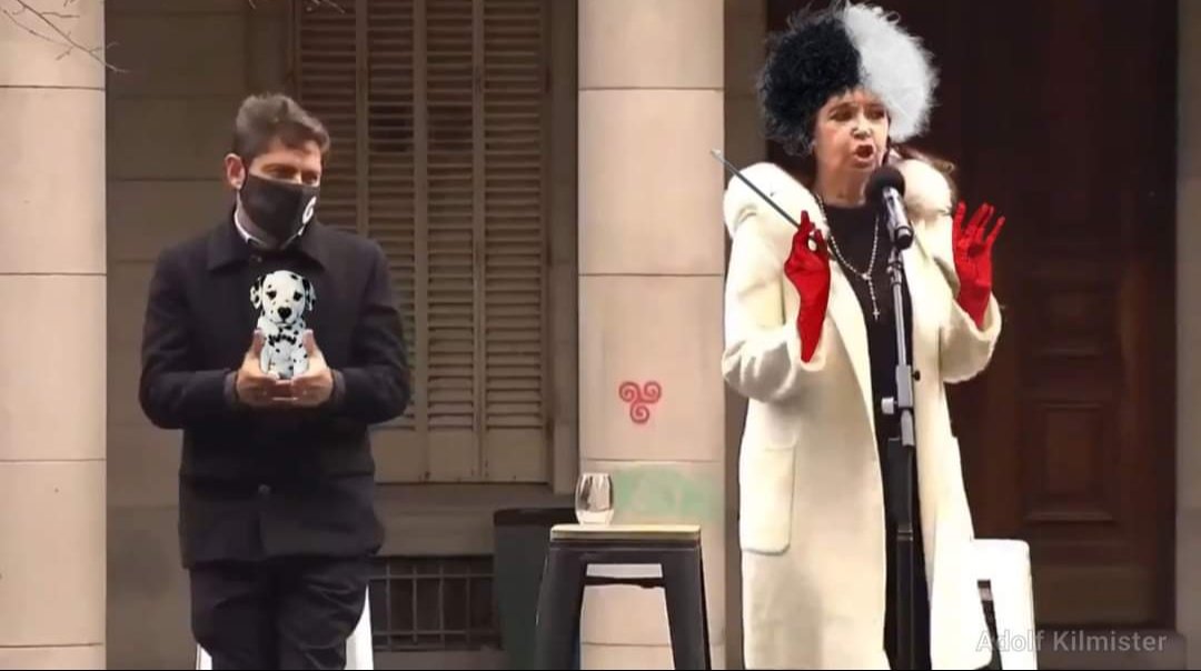 DEBORAHKAHAN1's tweet photo. CFK, con un tapado de The Fur Salon con piel de oveja y capucha con ribete de piel de zorro cuyo precio es de 2495 Dólares (400 mil pesos), te dice que debes apostar a la Industria Nacional y cuidar el medio ambiente. Mira vos. 👊💣 https://t.co/BrIpo1EvUu
