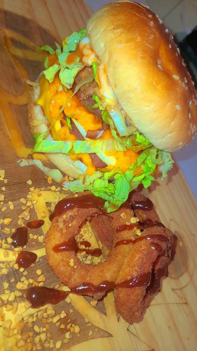 brinoca2's tweet photo. Já estamos funcionando 🍔🍟📢💥

VEIGA BURGER VARIAS OPÇÕES.

Quinta Feira a Domingo.
Horario 18:30 até 1h Da manhã 

Consulte taxa entrega 🛵
Estamos no Ifood 🛎
Aceitamos cartão📲 https://t.co/sOLfRqF30M