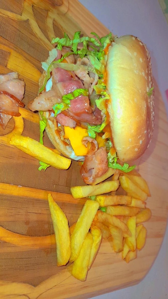 brinoca2's tweet photo. Já estamos funcionando 🍔🍟📢💥

VEIGA BURGER VARIAS OPÇÕES.

Quinta Feira a Domingo.
Horario 18:30 até 1h Da manhã 

Consulte taxa entrega 🛵
Estamos no Ifood 🛎
Aceitamos cartão📲 https://t.co/sOLfRqF30M