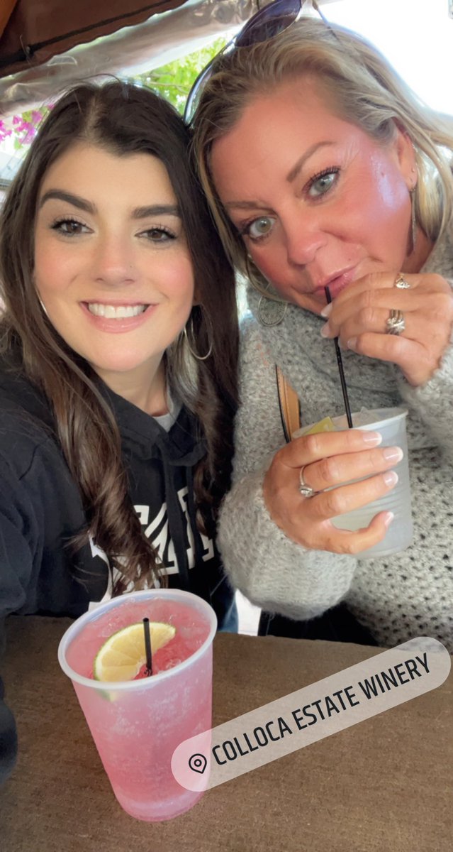 camshaw311's tweet photo. Music and Drinks 🥰 https://t.co/bxheyspRp0