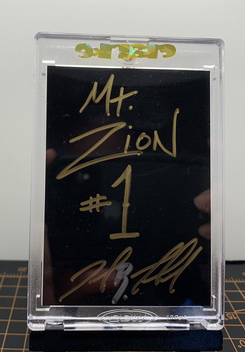 Clarkes1_1Cards's tweet photo. 2nd up for today....

Another 86 Fleer stunner and my first Zion card.

Mt. Zion is and will be a force in this league for years to come. I truly look forward to seeing what this dude can do.

$40 ships in one touch and bmwt.
#cardart #ZION #rookiecard #86fleer https://t.co/ZEtW2v1A0t