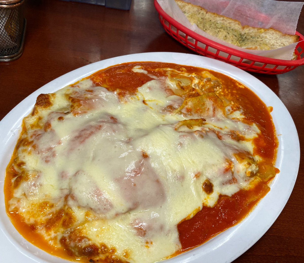 tonyatthetable's tweet photo. A little sloppy but a very delicious dish of #lasagna at #JohnsCaffePizza in #ElizabethNJ.
————————————
#Peterstown #TheBurg #Vallata #Avellino #TonyMangia #AtTheTableWithTony #MANGIA #ItalianAmerican #Italian #LittleItaly #ItalianEnclaves https://t.co/Po7usz1Rbq