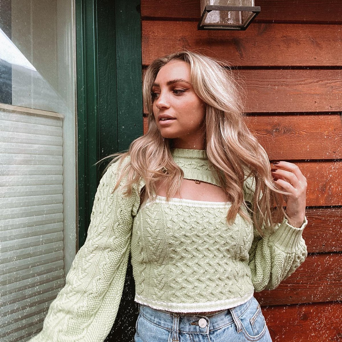 redbloomsalon's tweet image. #RedBloomInRealLife 📸 repost of this babe @kirstmichaela 🔥

Hair by graduate stylist Olivia @oliviat.hairstylist

Your selfies give us life! Be sure to tag us in your pics 😘