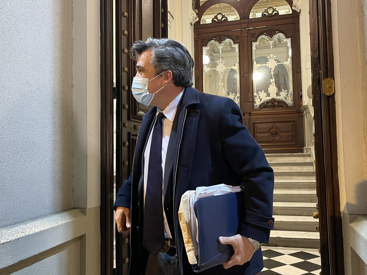 #AHORA | El senador Camy confirmó que la semana próxima comenzará a reunirse con todos los partidos políticos para buscar un consenso general para reformar la constitución que habilite los allanamientos nocturnos. Lo hará acompañado del ministro del interior, Heber <a href="/TelemundoUY/">Telemundo</a>