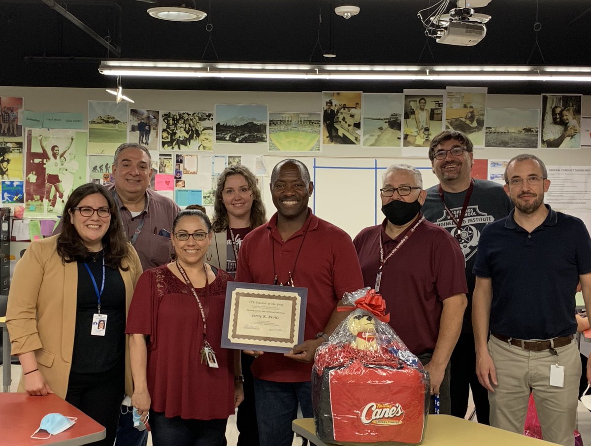 SAISDCTE's tweet photo. Mr. Jerry Broils from @SAISDHighlands was surprised today for being selected the 2021 CTE Teacher of the Year! Mr. Broils leads students with passion and grit in the #Engineering program at his campus. Congratulations Mr. Broils! @SAISD #WeAreCTE #CTEToY 🎉🙌🏼🚀 https://t.co/ihYY4eywMG
