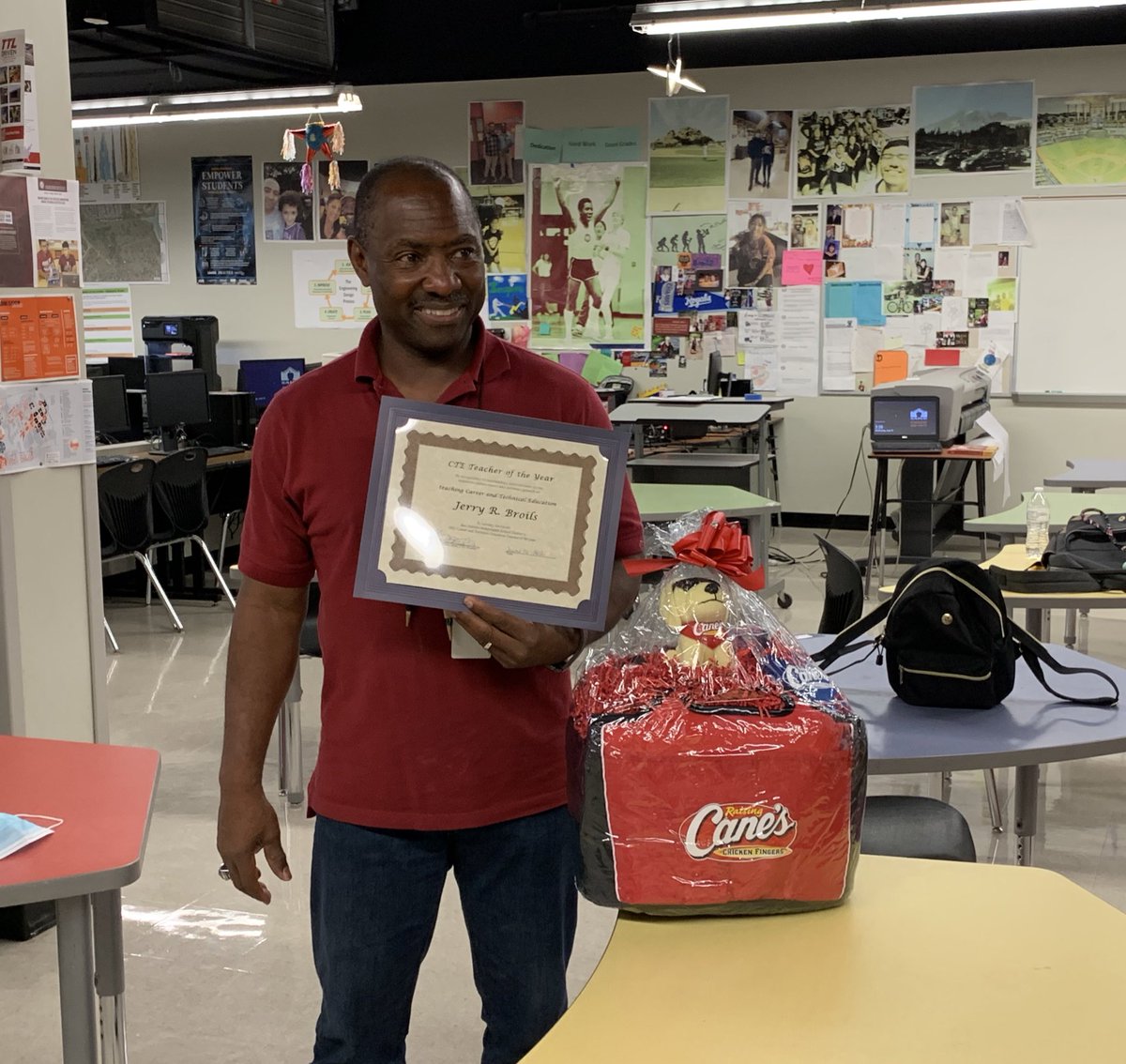 SAISDCTE's tweet photo. Mr. Jerry Broils from @SAISDHighlands was surprised today for being selected the 2021 CTE Teacher of the Year! Mr. Broils leads students with passion and grit in the #Engineering program at his campus. Congratulations Mr. Broils! @SAISD #WeAreCTE #CTEToY 🎉🙌🏼🚀 https://t.co/ihYY4eywMG
