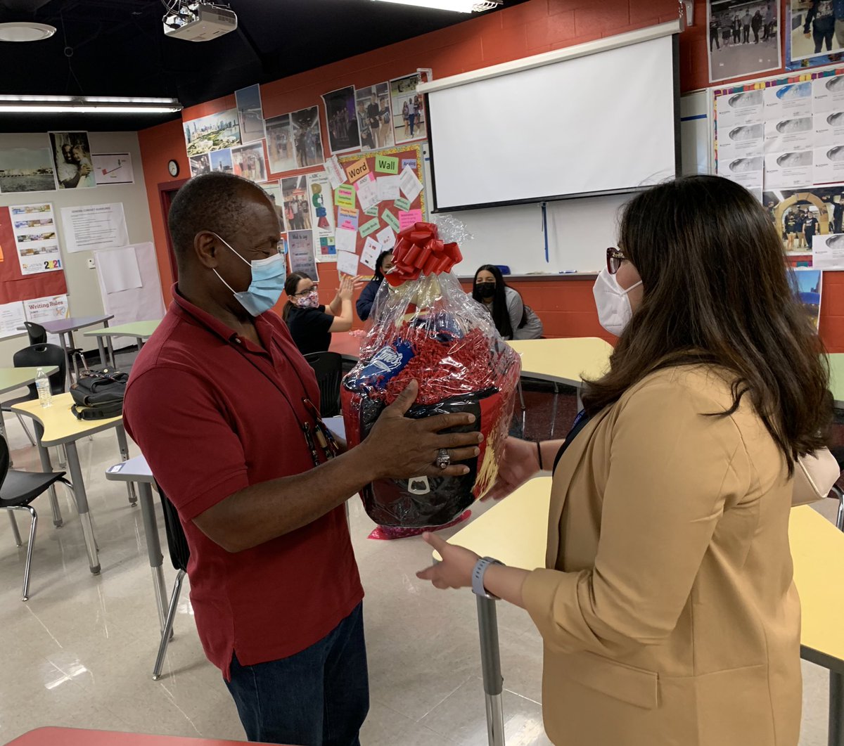 SAISDCTE's tweet photo. Mr. Jerry Broils from @SAISDHighlands was surprised today for being selected the 2021 CTE Teacher of the Year! Mr. Broils leads students with passion and grit in the #Engineering program at his campus. Congratulations Mr. Broils! @SAISD #WeAreCTE #CTEToY 🎉🙌🏼🚀 https://t.co/ihYY4eywMG