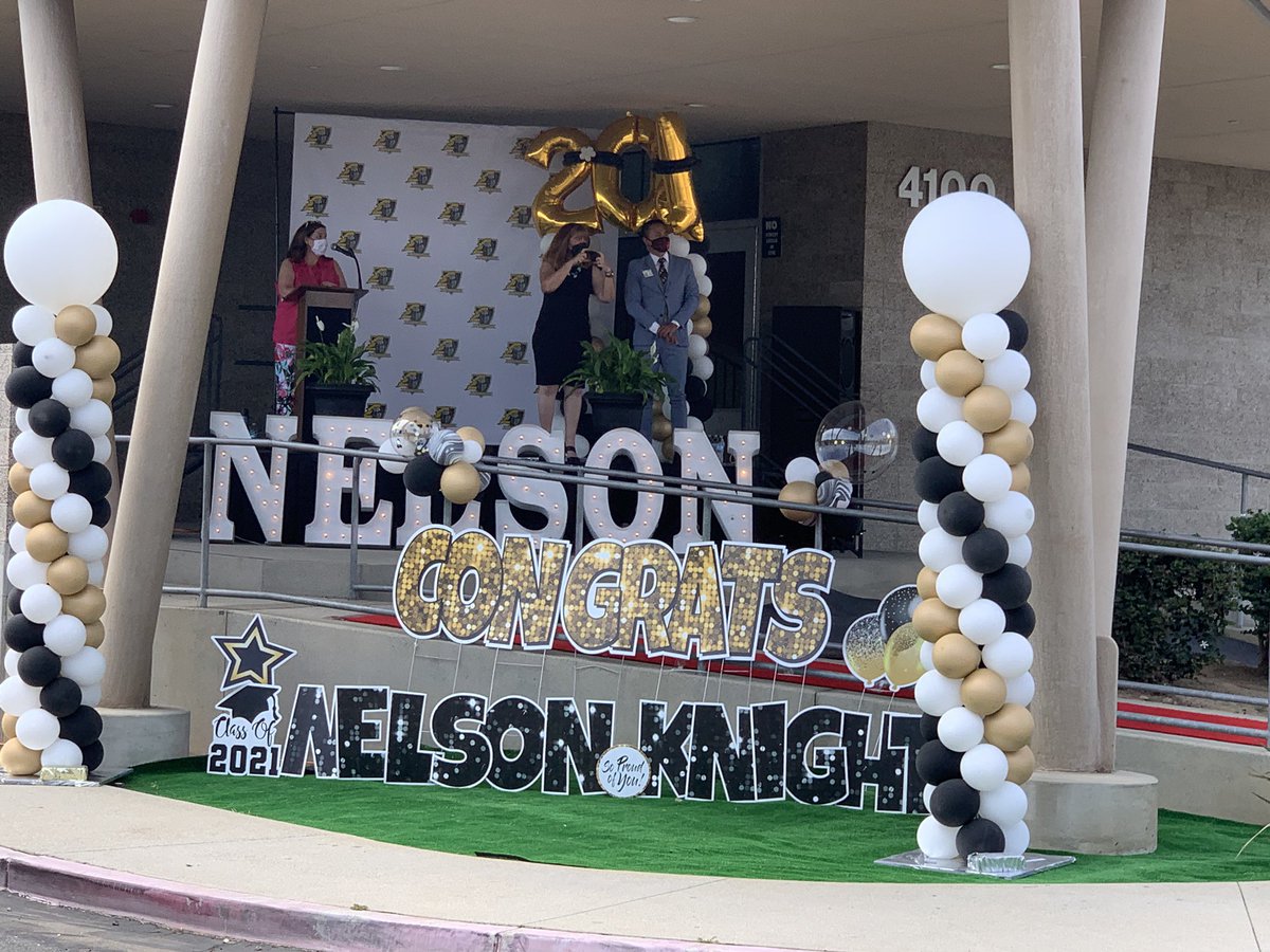 Principal Reed, @TuanNelsonMS, and <a href="/NelsonAcademyLB/">Nelson Academy</a> staff roll out the red carpet and cheer for their eighth grade families. #proudtobelbusd <a href="/MSK8LBUSD/">Middle and K-8 Schools Office</a>