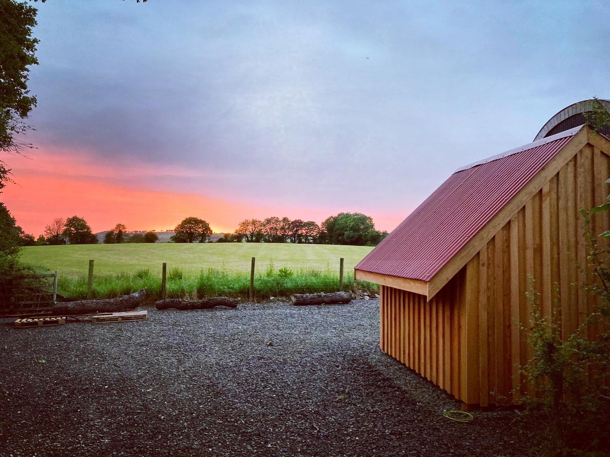 What a wonderful sunset from the <a href="/PodsWales/">Pods of Wales</a> pilot pod ❤️🏠