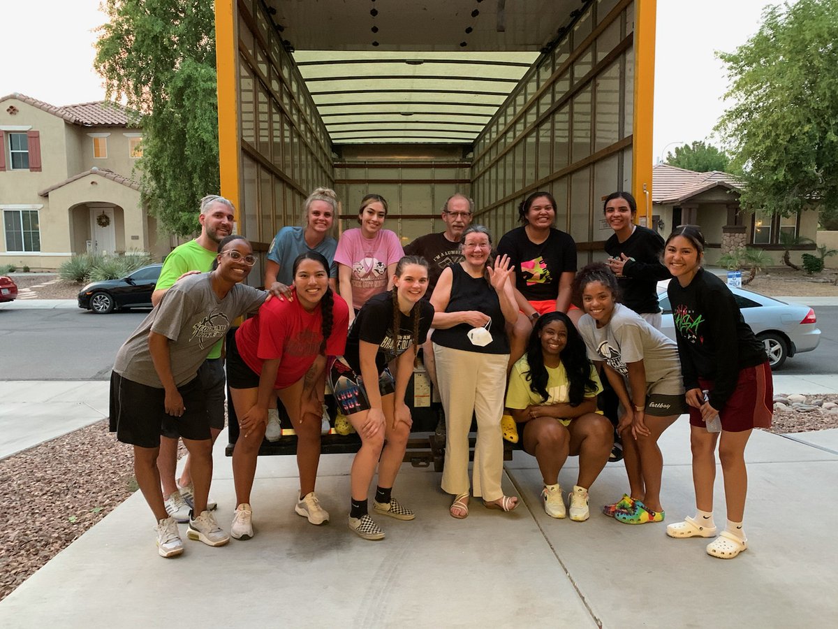Proud moment.
What the young women of this team did tonight showed the true character of the Lady Artichokes.
Recognizing the struggle of others, they built community. 
It's about more than the game. It's about life and leaving the world better than we found it
#GoChokes
#Ubuntu