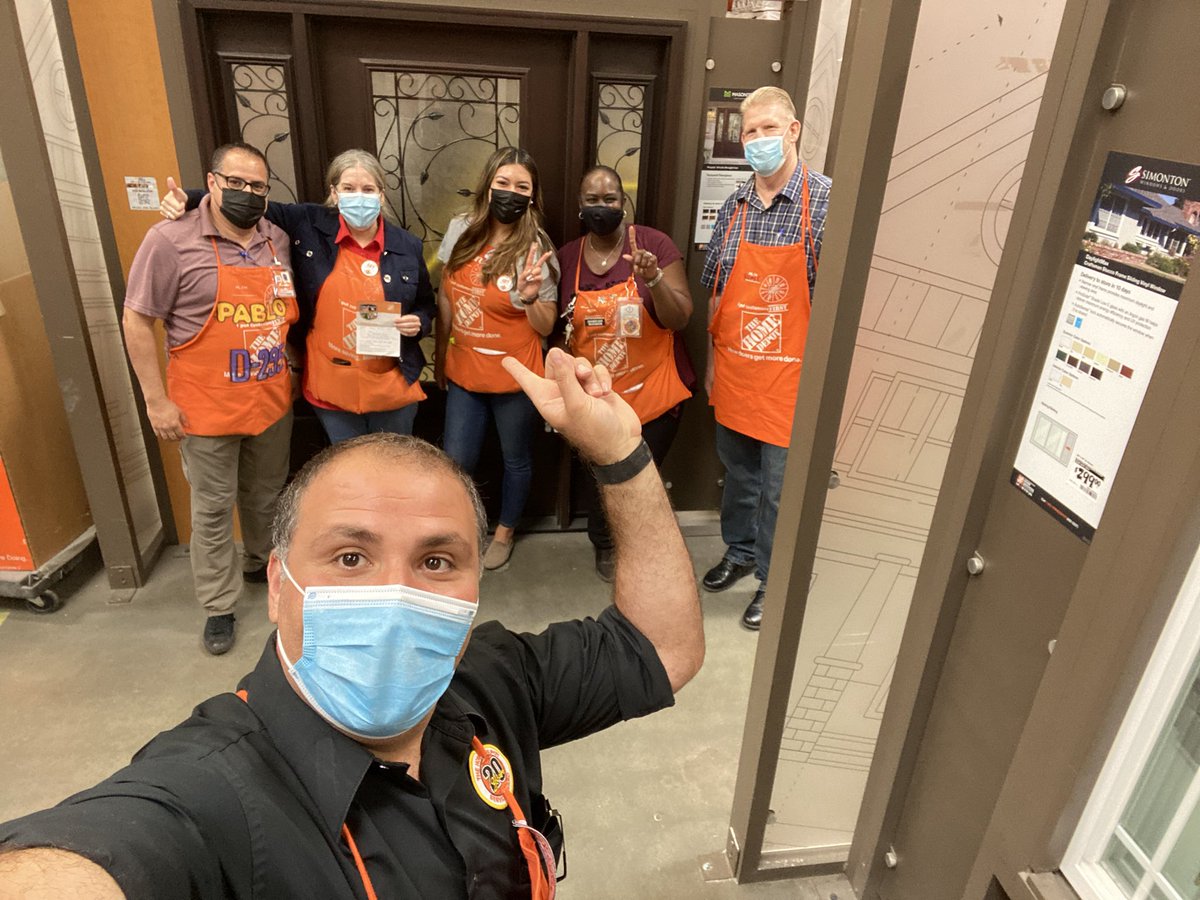 A short store visit in Santa Clara awarding Nancy store associate w/ a Homer for great customer service and setting up window leads for $12,490. Plus meeting Annetta our SASM and chilling with Moshe. A great day. #PacNorthProud #THDjulia