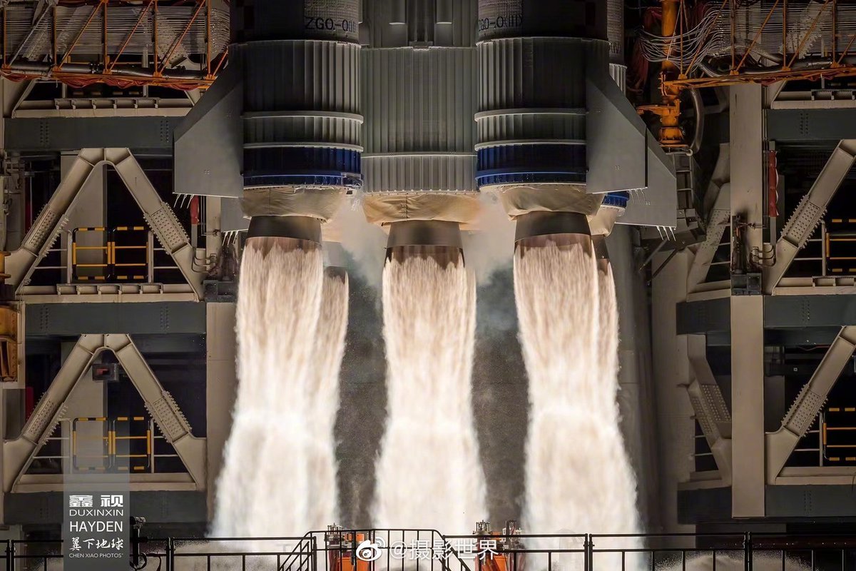 FronteraSpacial's tweet photo. Lo de China este 2021 es BRUTAL 🚀✨🇨🇳

- 17 misiones espaciales, todas exitosas
- Lanzamiento del núcleo de su PROPIA estación espacial
- Lanzamiento del primer carguero Tianzhou en 4 años
- Primer lanzamiento tripulado en casi 6 años
- Aterrizaje en MARTE, al primer intento https://t.co/Ft6w5pepBy
