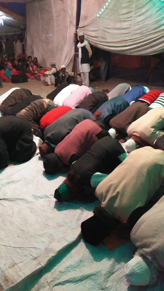 firozeshakir's tweet photo. Documenting the Urus of #zindashahmadar #makanpur
#malangs 
#madarriyasilsila 
#sufism
syed rafiq baba leads the namaz at makanpur https://t.co/5UOxkdrUoA