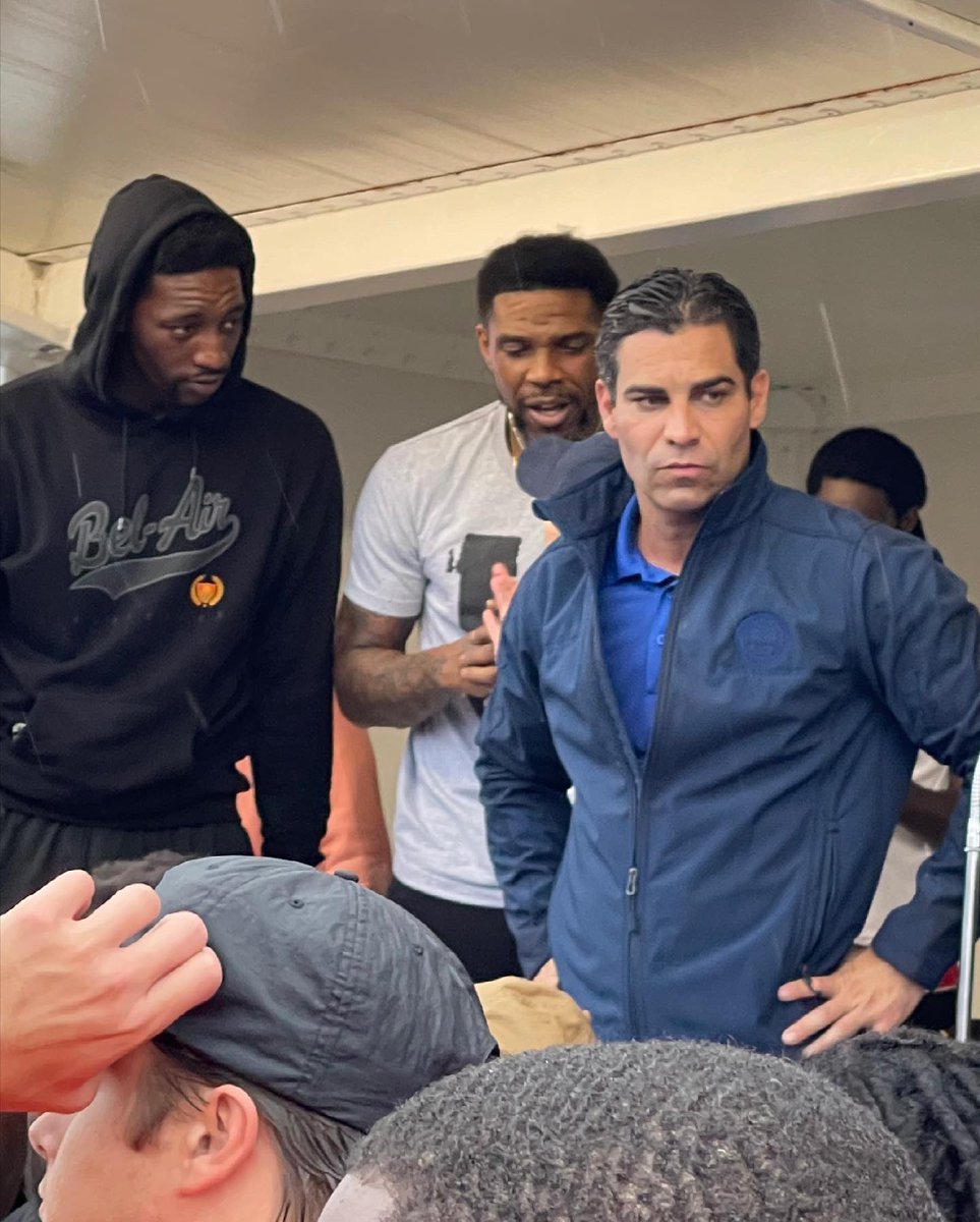 FrancisSuarez's tweet photo. One life lost is one too many. Today we walk with the family of our loved ones who passed away as we work to end gun violence in our community. 

I'm so proud of the men &amp; women who suit up for the @MiamiPD day in and day out to make Miami one of the safest cities in the world. https://t.co/0M6sSqumJP
