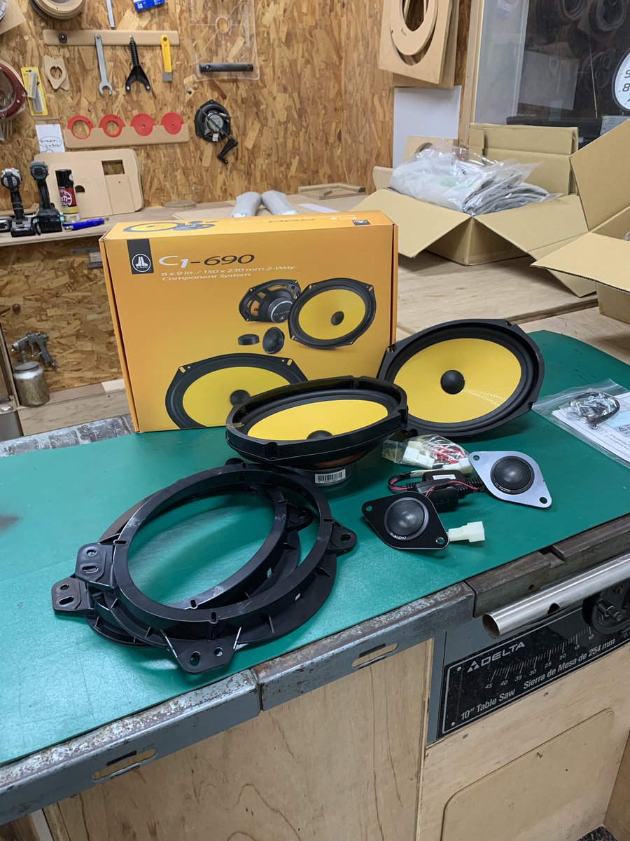 Shin_images_'s tweet photo. #20ヴェルファイア
スピーカー取付しました♪
【JL AUDIOパーフェクトパッケージ】
twitterじょーと〜だから
めっちゃクリアだし
ドアは6×9ですので
低音も良くなります👍
sounds goodでした！
ありがとうございました^ ^

https://t.co/JlLxDFzwbl

#イメージス #カーオーディオ 
#カーフィルム https://t.co/0HbQktfVfm