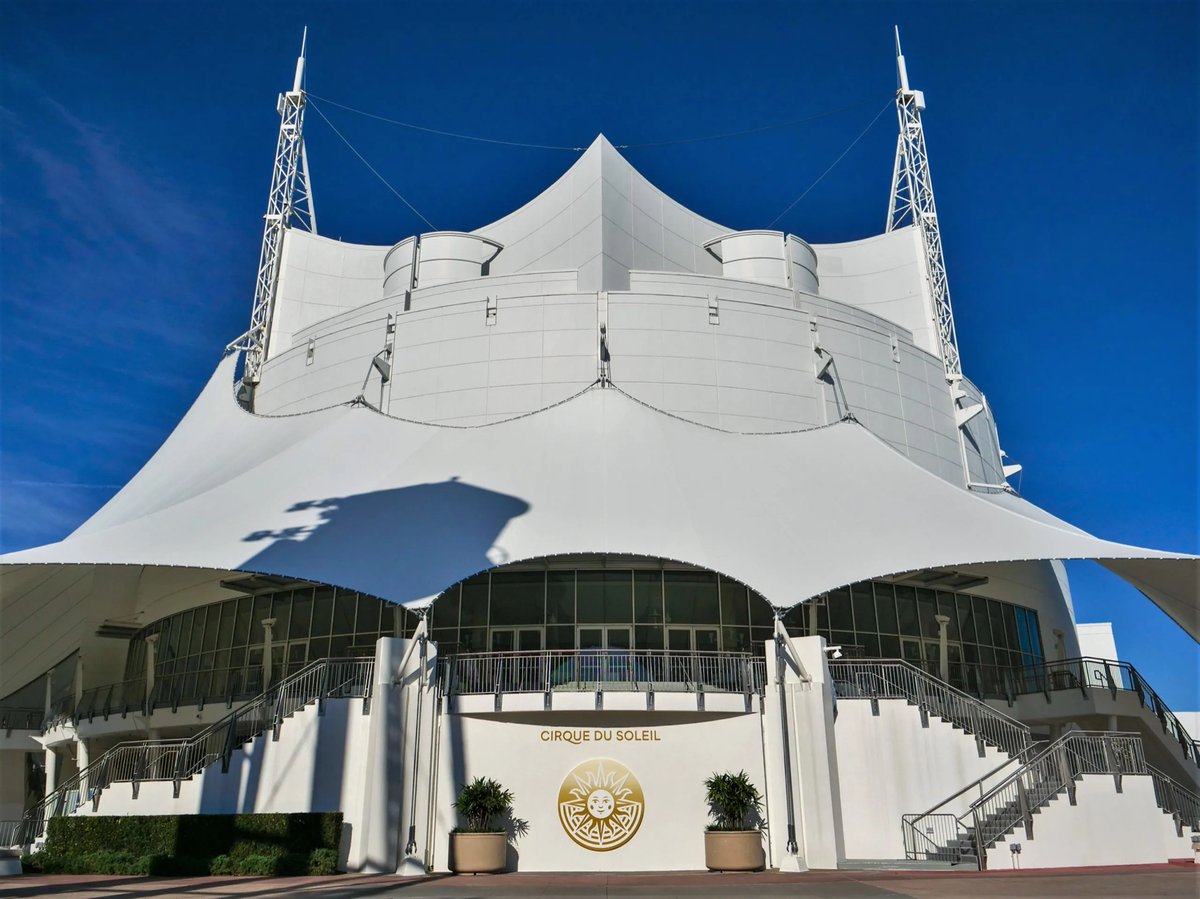 Disneyfirsttime's tweet image. Honestly thought space mountain was more of a ride than a show, but still pretty good. #soleil #frenchforspace #disney #spacemountain #wdw #disneysprings