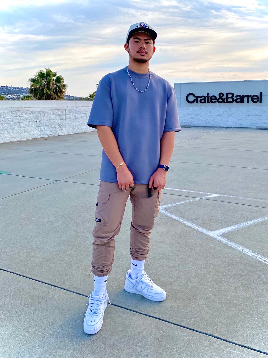 legendaryedmond's tweet photo. Wild And Broken 🥀 #ScubaShirt #MockNeck #Gravel #CargoPants #PurpleRock #ESNTLS #AF1 #OOTD #ToneJonez #Style @sevenlionsmusic @trivectamusic @blankemusic https://t.co/cFMd295W3T
