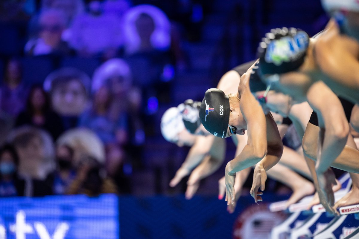 TexasWSD's tweet photo. Our @mad_cox places third in the final of the 200-meter individual medley. #SwimTrials21 🇺🇸

Madisyn touched the wall at 2:09.34, just behind Alex Walsh in first (2:09.30) and Kate Douglass (2:09.32) in second. So proud of her #TexasFight 🤘

📸 Mike Lewis/USA Swimming https://t.co/V0dYM0I7HQ